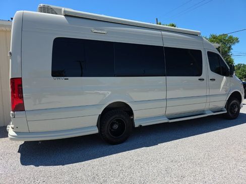 Used 2024 Mercedes-Benz Sprinter 3500 image 10