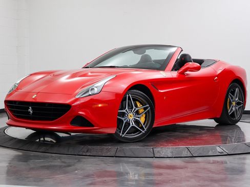 Used 2016 Ferrari California T RWD image 8