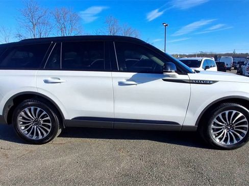 Used 2024 Lincoln Aviator AWD w/ Premium Package image 9