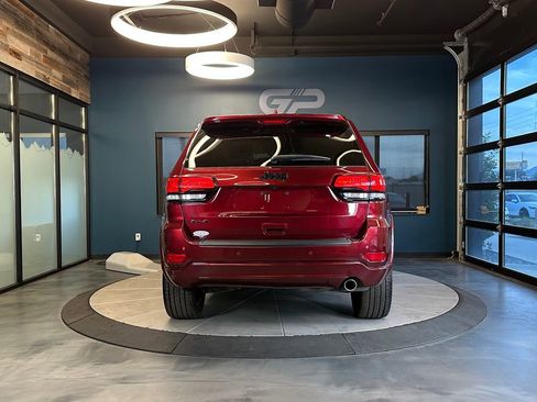 Used 2019 Jeep Grand Cherokee Altitude AWD/4WD image 4