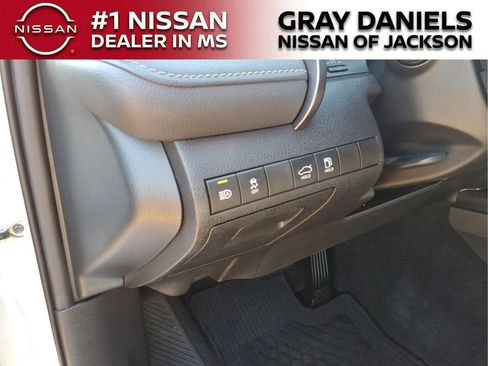 Used 2019 Toyota Camry XSE FWD image 12
