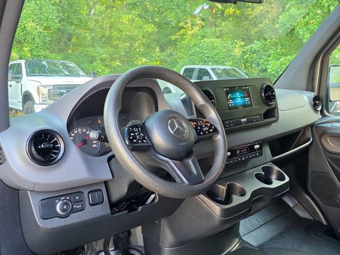 Used 2019 Mercedes-Benz Sprinter 2500 image 11