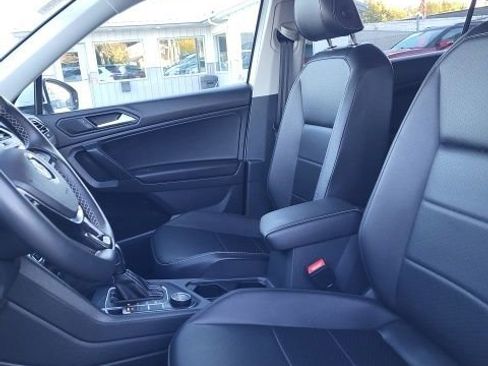 Used 2021 Volkswagen Tiguan SE image 11