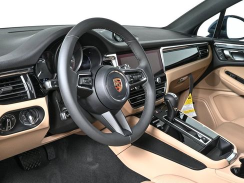 New 2026 Porsche Macan image 4