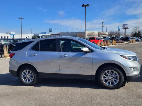 Used 2021 Chevrolet Equinox LT image 2