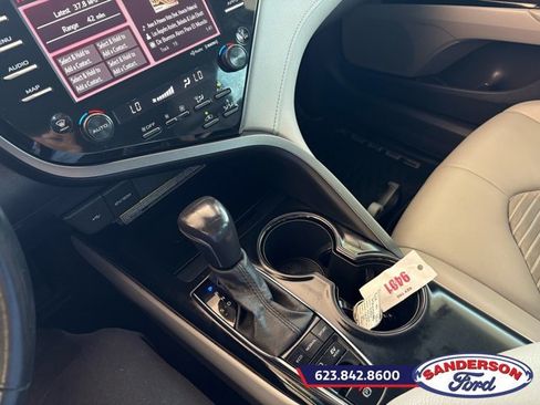 Used 2020 Toyota Camry SE w/ Sunroof Package FWD image 18