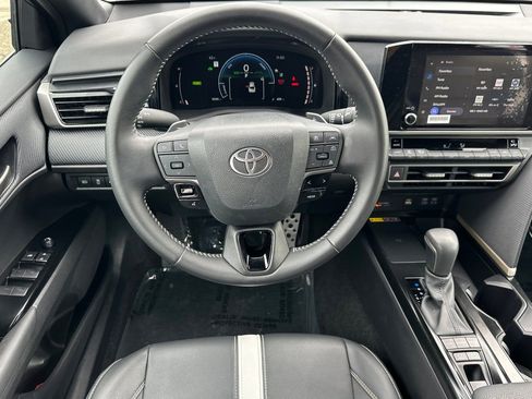 Certified 2025 Toyota Camry SE w/ Convenience Package image 17