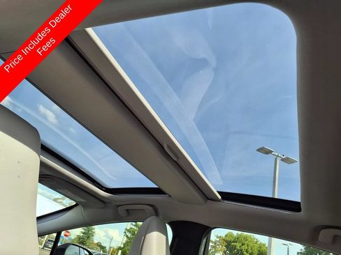 Used 2023 Toyota Prius XLE FWD image 18