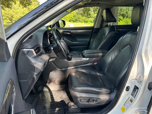 Used 2022 Toyota Highlander Limited FWD image 15