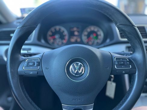 Used 2013 Volkswagen Passat 2.5 SE FWD image 18