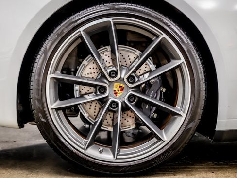 Used 2024 Porsche 911 Carrera RWD image 39