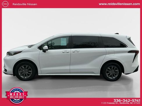 Used 2024 Toyota Sienna LE image 3