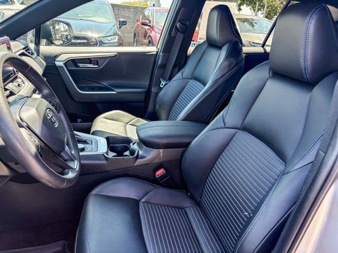 Used 2019 Toyota RAV4 XSE w/ XSE Weather Package AWD/4WD image 17