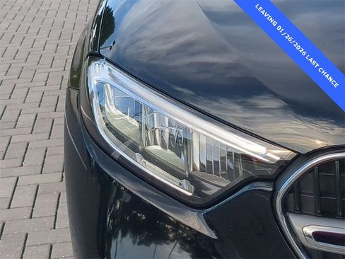 Used 2024 Mercedes-Benz GLC 300 4MATIC image 11