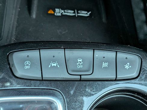 Used 2021 Chevrolet TrailBlazer RS w/ Technology Package FWD image 28