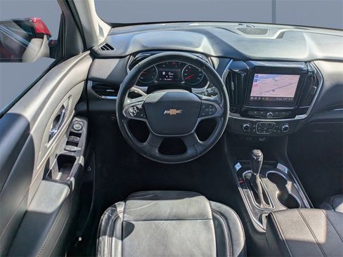Used 2020 Chevrolet Traverse LT w/ LT Premium Package image 16
