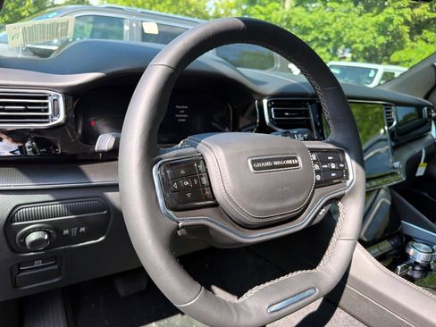 New 2026 Jeep Grand Wagoneer L Summit w/ Premium Group III AWD/4WD image 9