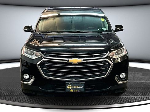 Used 2019 Chevrolet Traverse LT image 2
