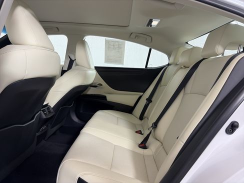 Used 2022 Lexus ES 350 w/ Premium Package FWD image 7