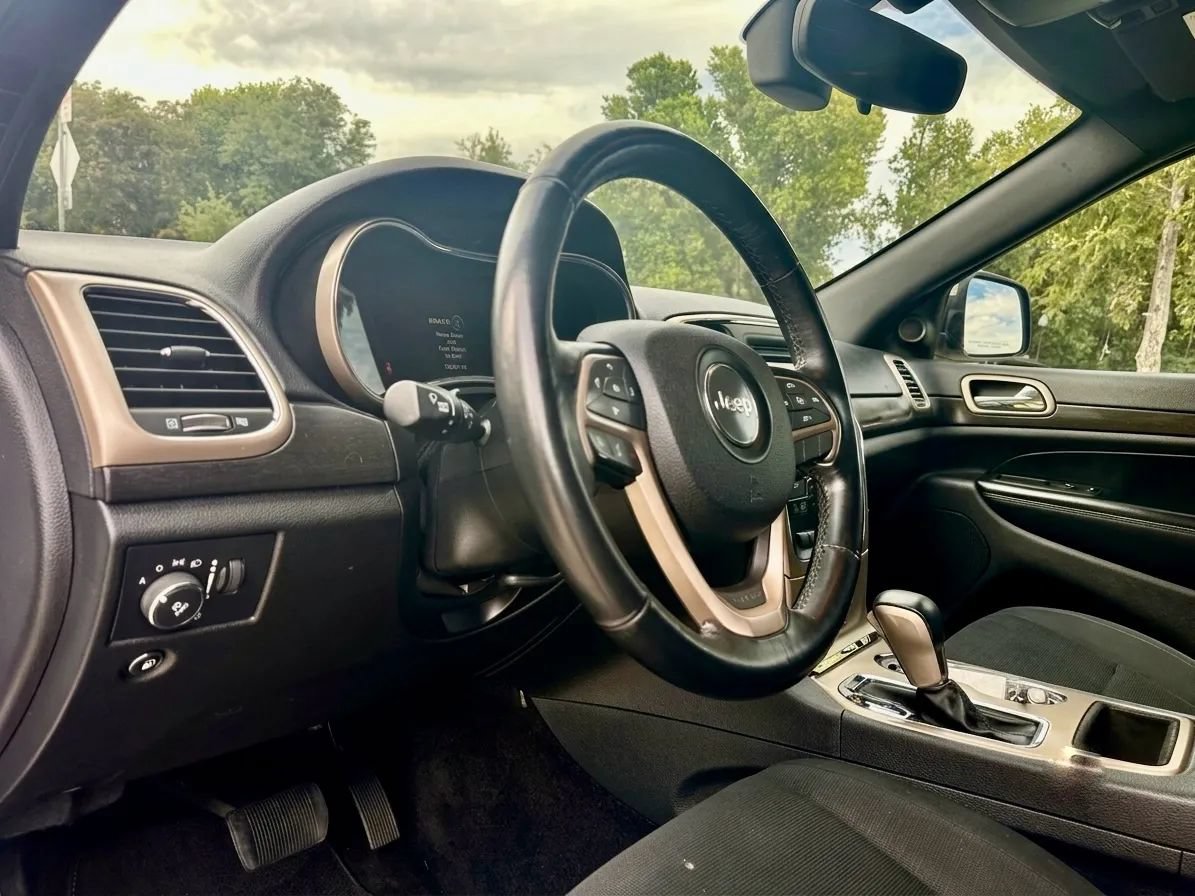 Used 2017 Jeep Grand Cherokee Laredo RWD image 10