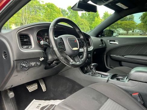 Used 2019 Dodge Charger R/T w/ Blacktop Package RWD image 11