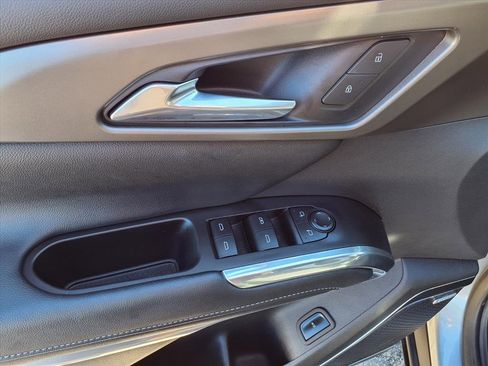 Used 2025 Chevrolet Traverse LT w/ Enhanced Driving Package image 16