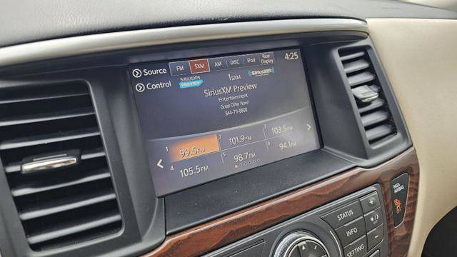 Used 2017 Nissan Pathfinder Platinum w/ Family Entertainment Package AWD/4WD image 17