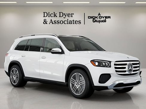 Used 2025 Mercedes-Benz GLS 450 4MATIC image 37