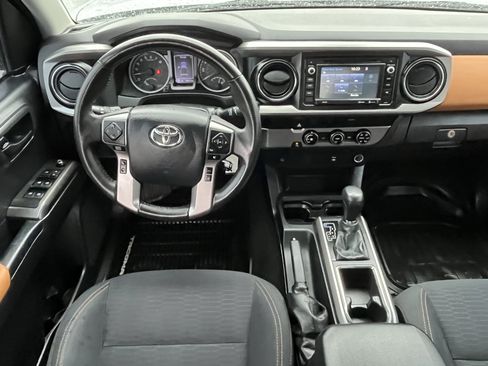 Used 2018 Toyota Tacoma SR5 image 12