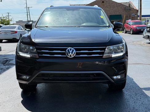 Used 2018 Volkswagen Tiguan SEL AWD/4WD image 2