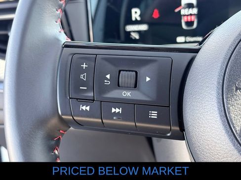 Used 2025 Nissan Kicks SR FWD image 11