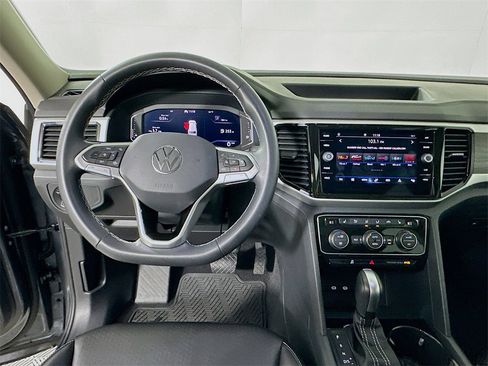 Used 2023 Volkswagen Atlas SE w/ Panoramic Sunroof Package image 19