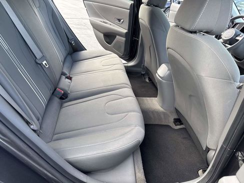 Used 2022 Hyundai Elantra SEL image 24
