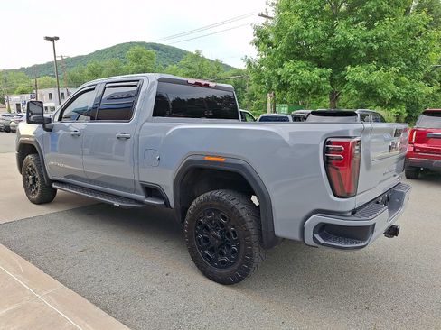 Used 2025 GMC Sierra 3500 AT4 AWD/4WD image 4