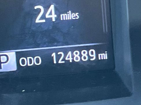 Used 2019 Toyota Tacoma SR image 17