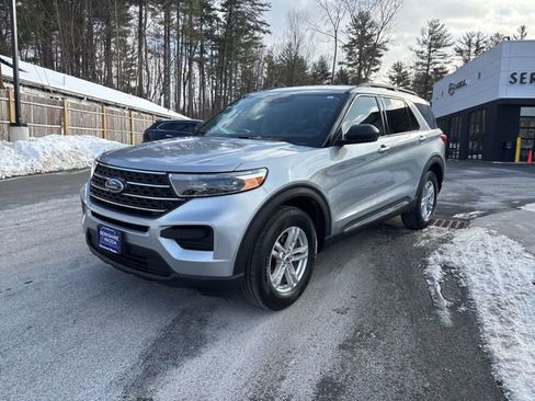 Used 2022 Ford Explorer XLT image 3