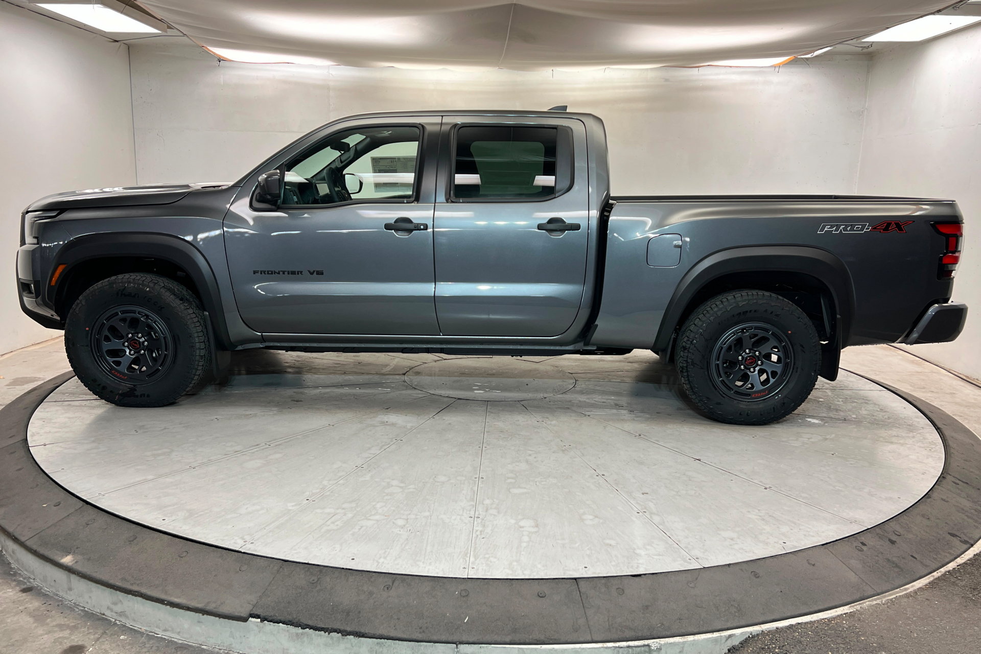 New 2027 Nissan Frontier PRO-4X w/ Pro Convenience Package AWD/4WD image 2