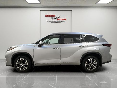 Used 2024 Toyota Highlander XLE image 4