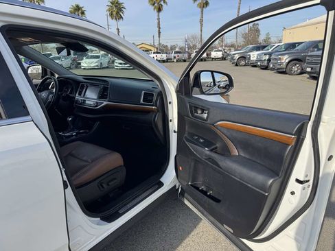 Used 2018 Toyota Highlander Limited image 19
