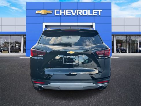 Used 2025 Chevrolet Blazer LT FWD image 6