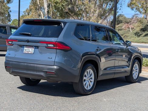 Used 2024 Toyota Grand Highlander XLE image 14