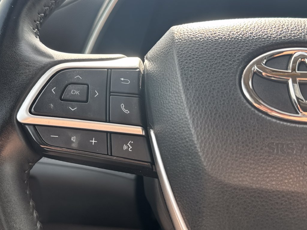 Used 2023 Toyota Highlander XLE AWD/4WD image 22