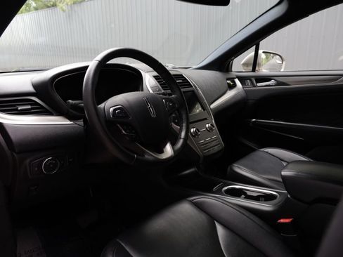 Used 2019 Lincoln MKC Premiere FWD image 17