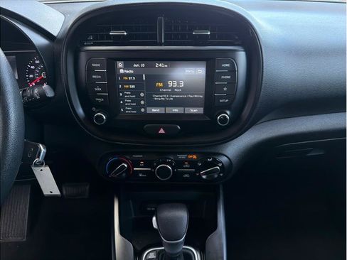 Used 2020 Kia Soul LX FWD image 16