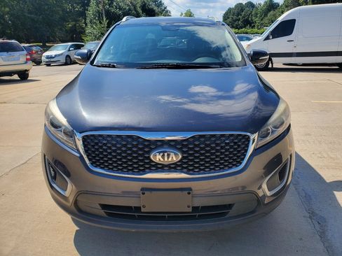 Used 2018 Kia Sorento FWD image 2