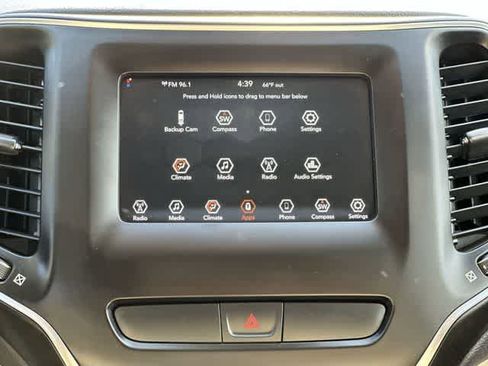 Used 2019 Jeep Cherokee Latitude w/ Popular Appearance Group AWD/4WD image 11