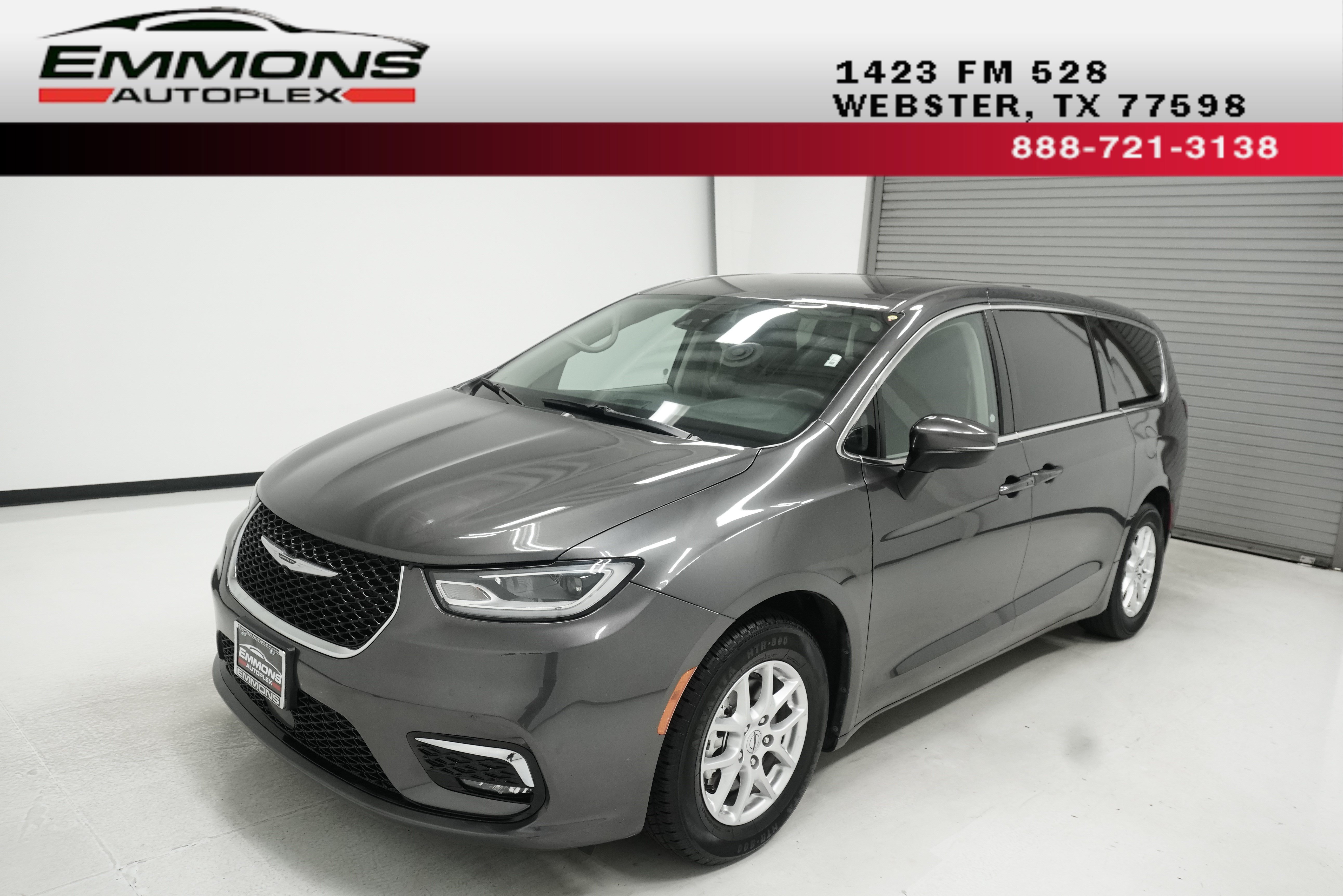 Used 2023 Chrysler Pacifica Touring-L FWD image 1