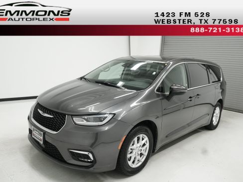 Used 2023 Chrysler Pacifica Touring-L FWD image 1