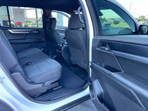 Used 2025 GMC Acadia Elevation FWD image 28