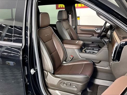 Used 2025 GMC Sierra 3500 Denali w/ Denali Reserve Package image 8